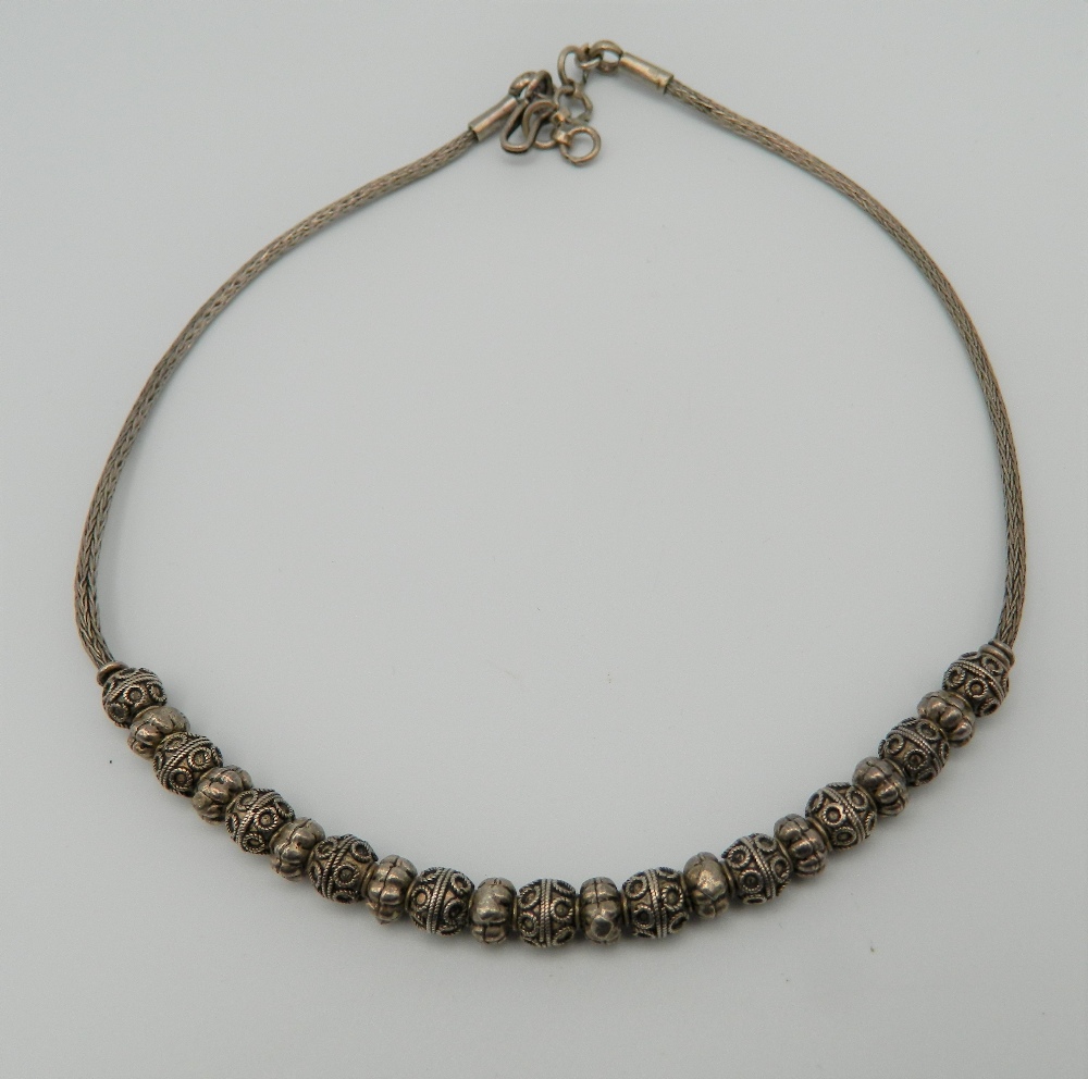 A silver necklace and bracelet set. The former 41 cm long. 33.6 grammes. - Bild 4 aus 5