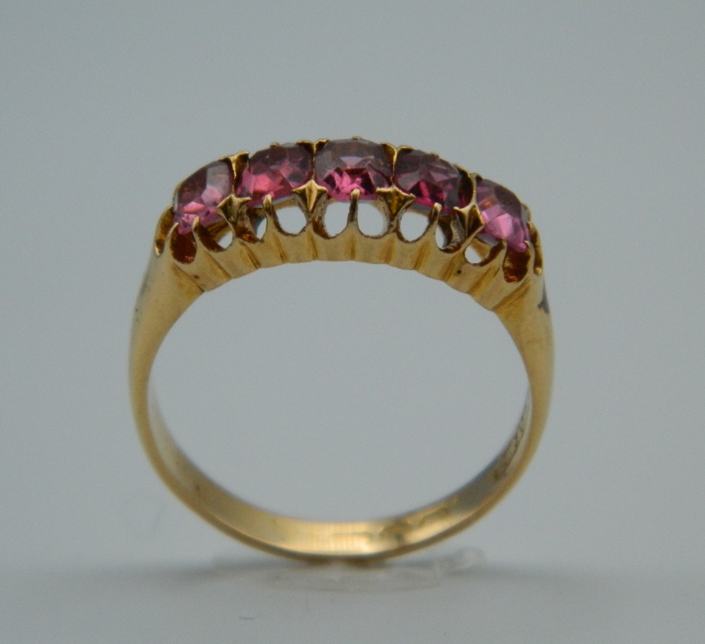 An 18 ct gold five stone pink topaz ring. Ring Size O. 4.2 grammes total weight. - Image 4 of 4