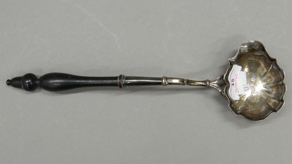A Georgian silver toddy ladle, with turned wooden handle. 29 cm long. - Image 2 of 6