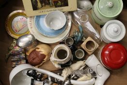 A quantity of miscellaneous kitchenalia, etc.