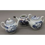 Two 18th century Worcester teapots and another possibly Liverpool. The latter 19.5 cm wide.