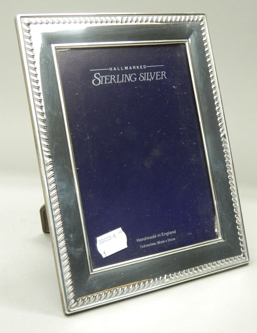 Three modern sterling silver photograph frames. The largest 17.5 cm x 22 cm. - Image 5 of 10