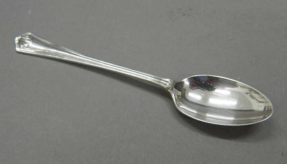 A cased set of Mappin and Webb silver teaspoons. 2 troy ounces. - Image 2 of 5