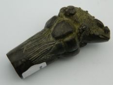 A bronze walking stick handle formed as a toad. 8 cm high.