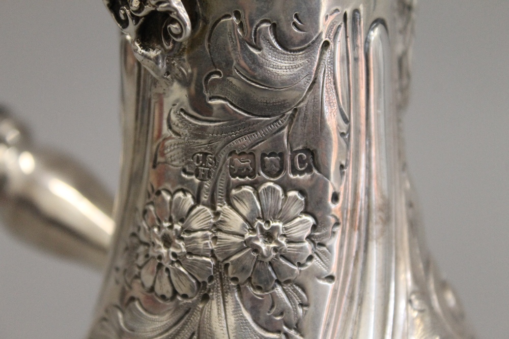 A silver embossed chocolate pot. 21 cm high. 19.6 troy ounces total weight. - Image 4 of 8