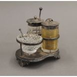 A silver cruet stand. 9 cm high. 128.2 grammes of weighable silver.