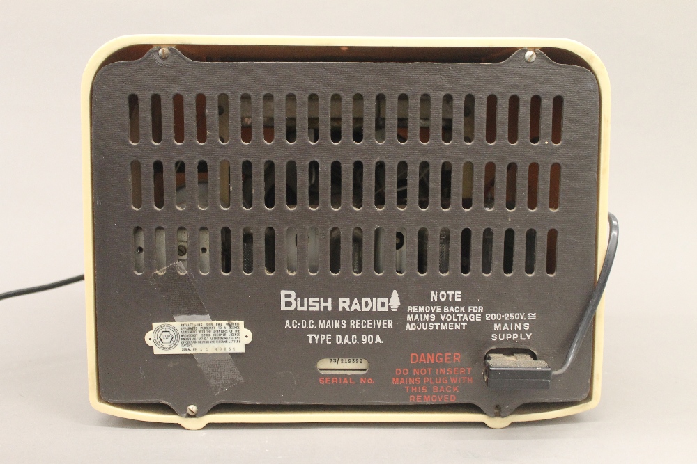 A vintage Bush radio. 29 cm wide. - Image 5 of 6