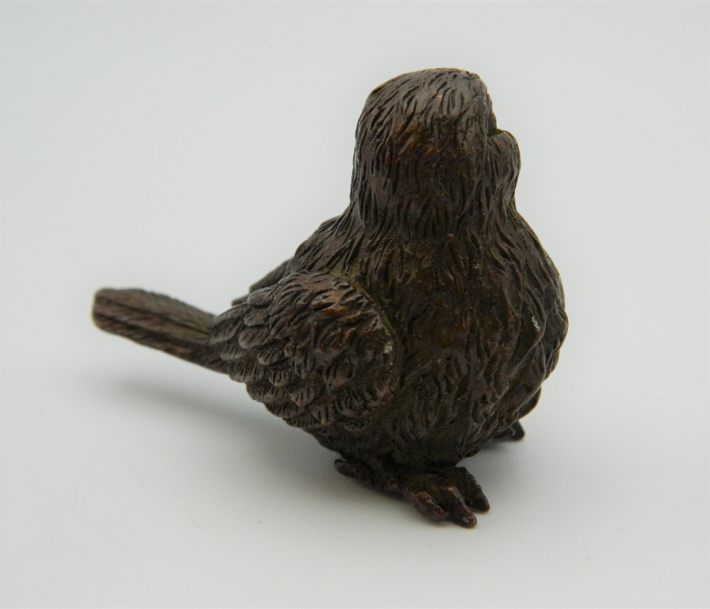 A small bronze model of a bird. 3.5 cm high. - Image 2 of 4