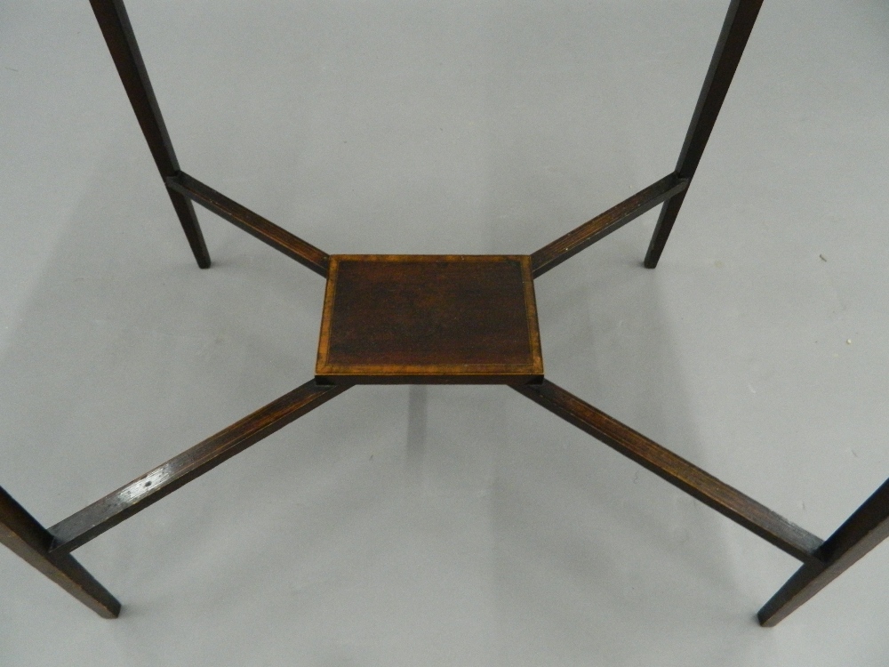 An Edwardian crossbanded mahogany single drawer side table. 58 cm wide. - Image 4 of 7