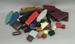 A quantity of vintage jewellery boxes