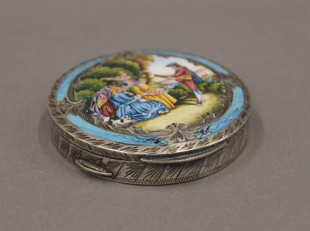 A silver enamel compact. 7 cm diameter.