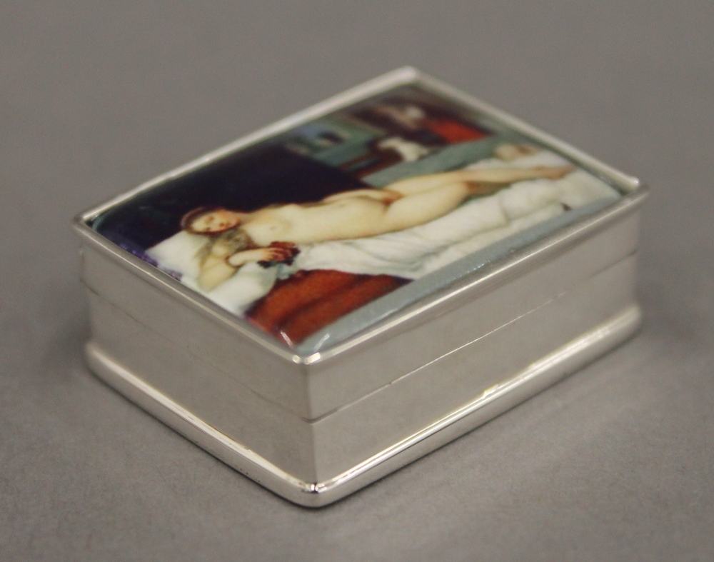 A silver pill box depicting a nude. 3 cm wide. - Image 3 of 5