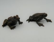 Two bronze models of frogs. The largest 4.5 cm long.