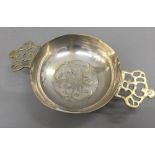 A brass quaich, possibly 18th/19th century.