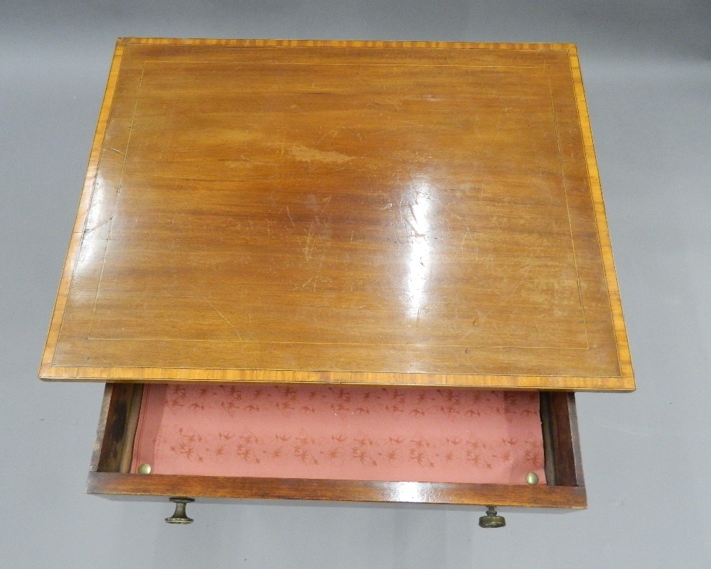 An Edwardian crossbanded mahogany single drawer side table. 58 cm wide. - Image 3 of 7