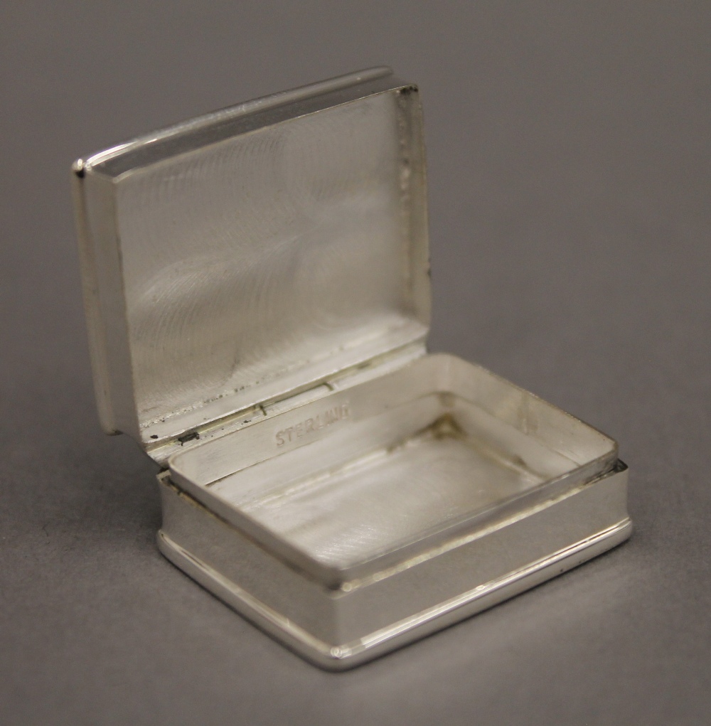 A silver pill box depicting a nude. 3 cm wide. - Image 4 of 5