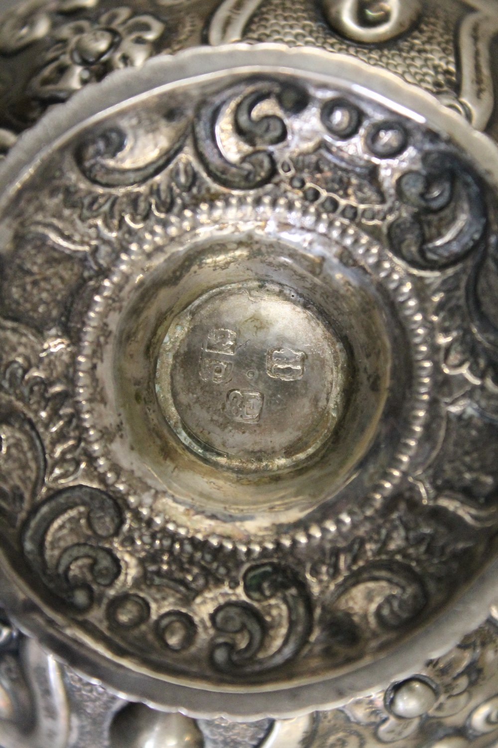 A Continental antique embossed silver footed bowl. 12 cm diameter. 126.8 grammes. - Image 3 of 3