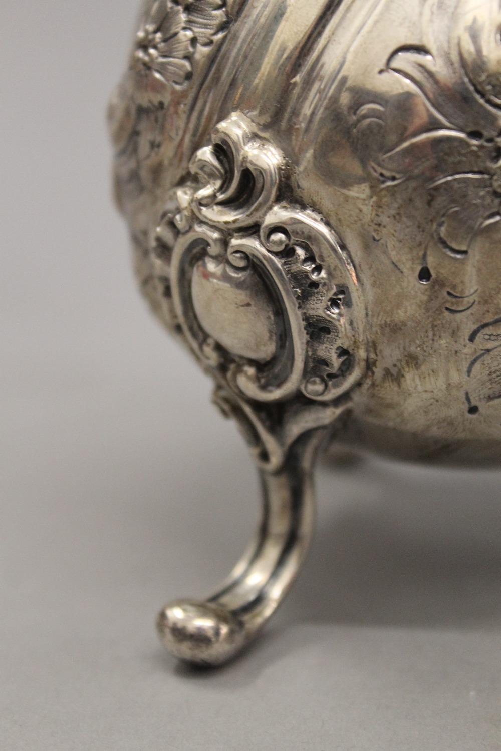 A silver embossed chocolate pot. 21 cm high. 19.6 troy ounces total weight. - Image 8 of 8