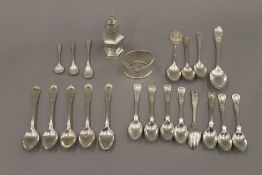 A quantity of silver teaspoons, etc. 11.8 troy ounces.