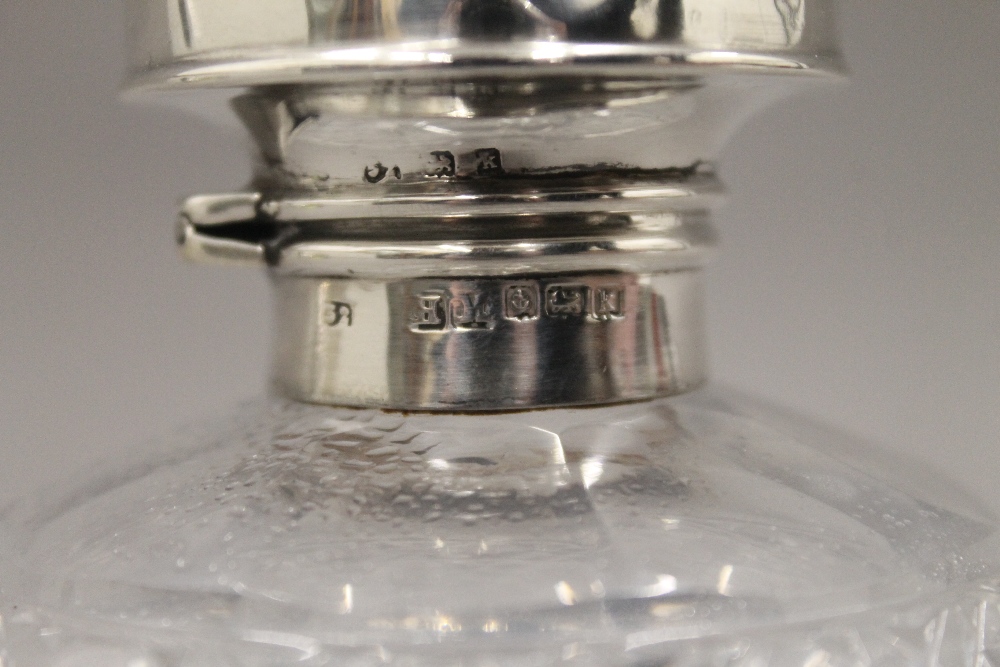 A silver topped cut glass scent bottle, hallmarked for Birmingham 1911. 11 cm high. - Image 4 of 4