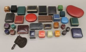 A quantity of vintage jewellery boxes