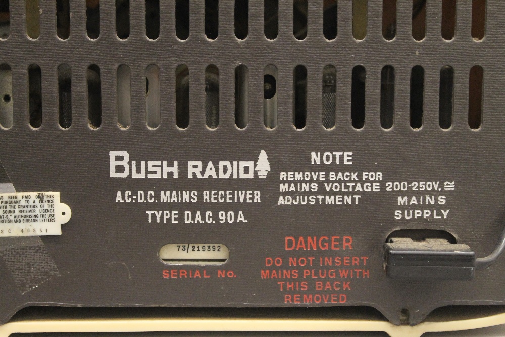 A vintage Bush radio. 29 cm wide. - Image 6 of 6
