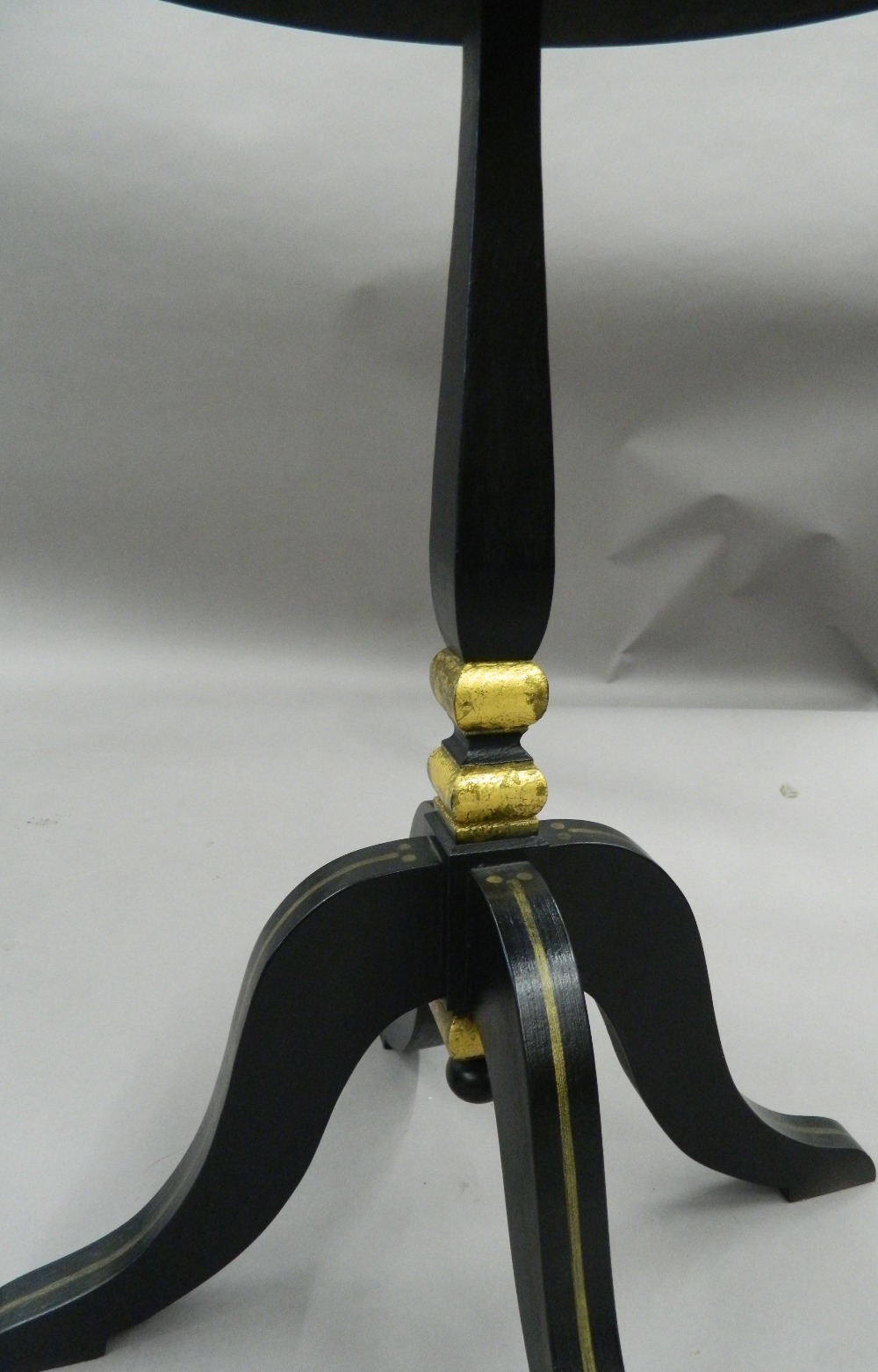 A matched set of three black and gold painted side tables. The largest 72 cm high. - Image 6 of 7