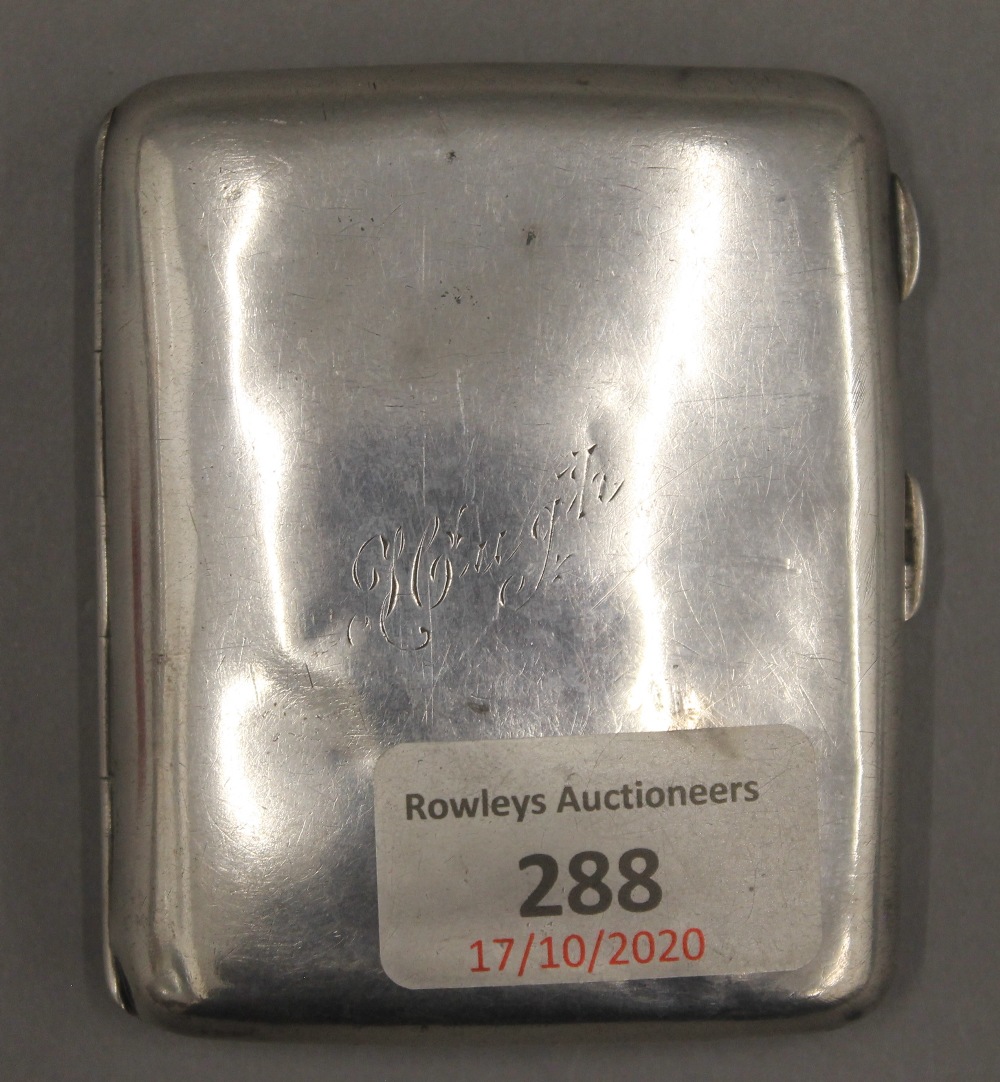 A WWI period silver cigarette case. 7 cm wide. 78.6 grammes. - Image 2 of 6