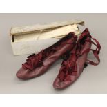 A boxed pair of Victorian ladies shoes. The box 28 cm wide.