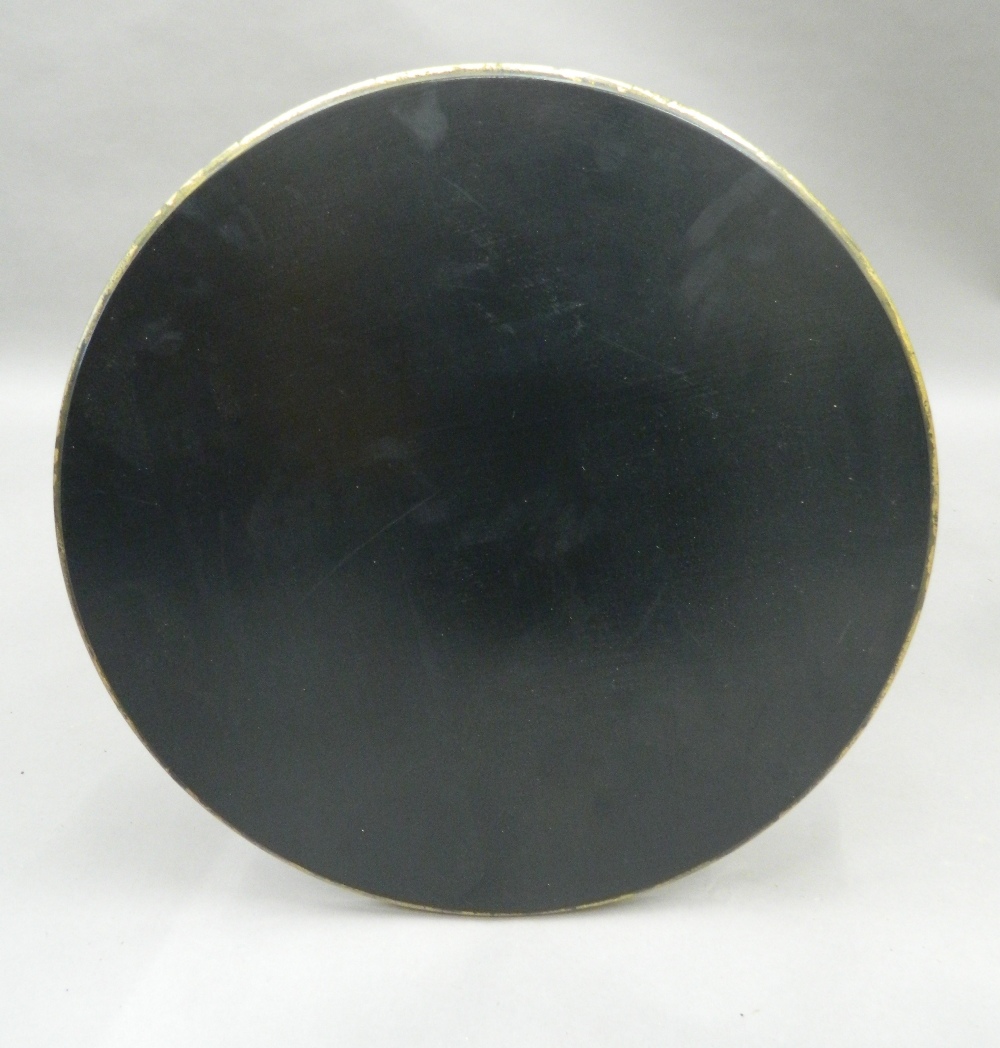 A matched set of three black and gold painted side tables. The largest 72 cm high. - Image 7 of 7