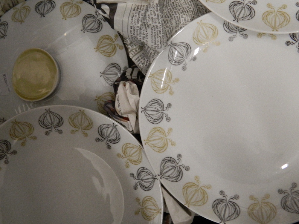 A vintage Thomas of Germany Onion pattern dinner service. - Bild 2 aus 3