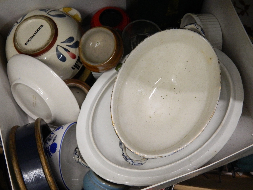 A large quantity of decorative ceramics, etc.