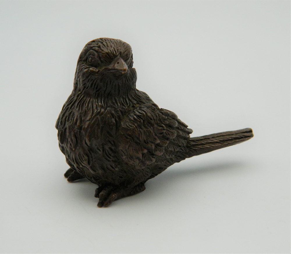 A small bronze model of a bird. 3.5 cm high.