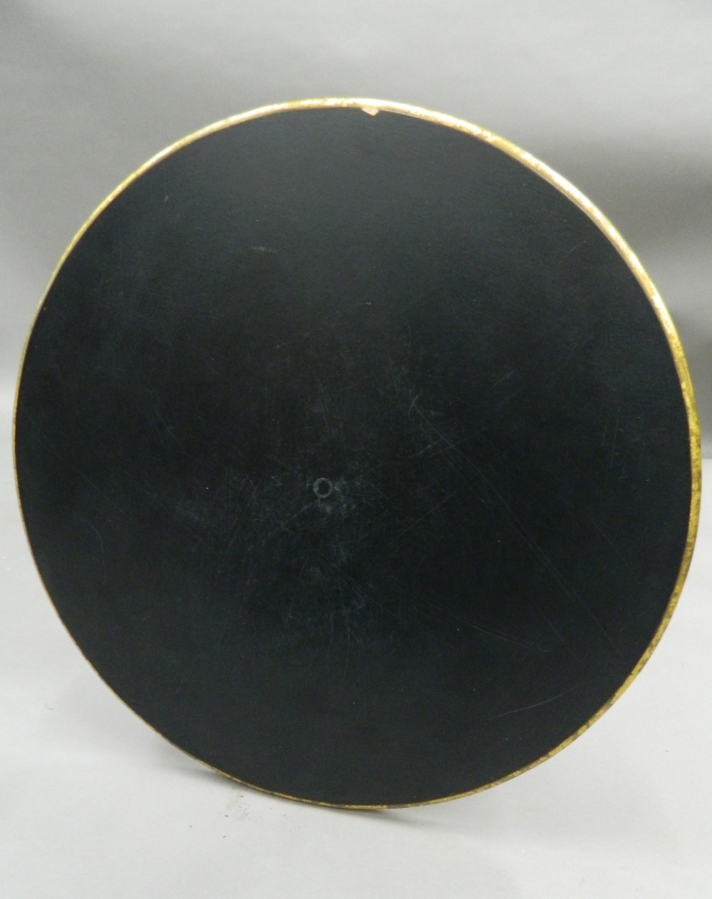 A matched set of three black and gold painted side tables. The largest 72 cm high. - Image 5 of 7
