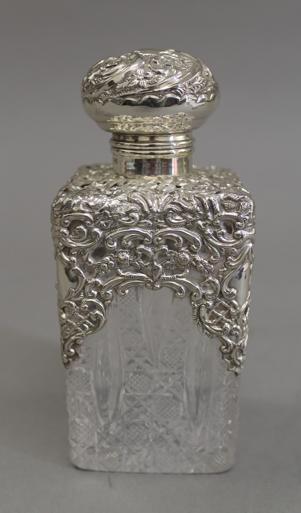 A pair of silver topped cut glass scent bottles. 14.5 cm high. - Image 5 of 9