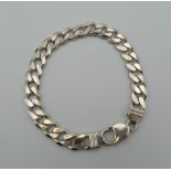 A silver curb bracelet. 21 cm long. 31.4 grammes.