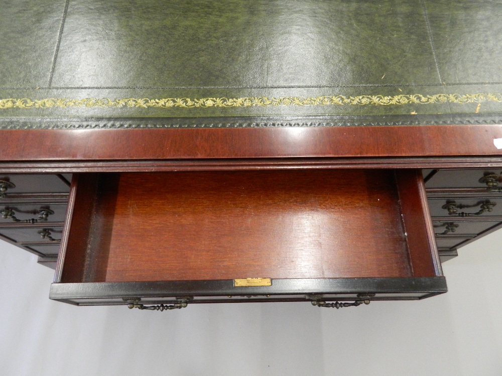 A modern pedestal desk. 121 cm wide. - Image 5 of 6