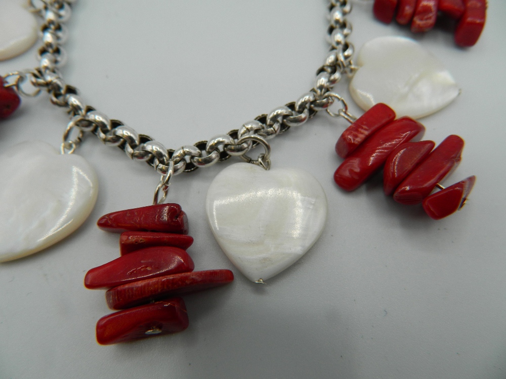 A silver coral and mother-of-pearl bracelet. 19 cm long. - Image 2 of 4