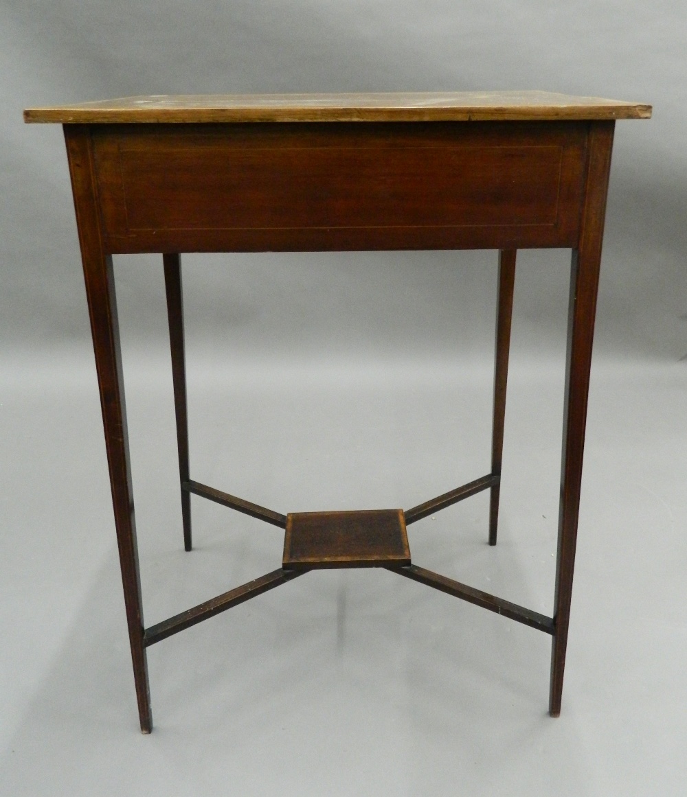 An Edwardian crossbanded mahogany single drawer side table. 58 cm wide. - Image 6 of 7