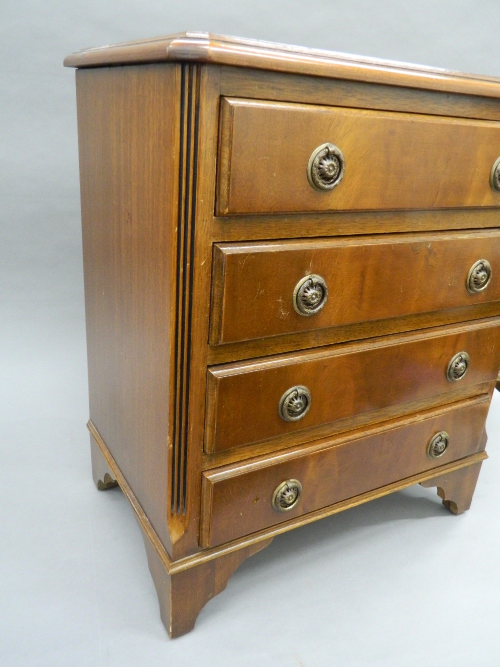 A small modern chest of drawers. 52 cm wide. - Image 2 of 3