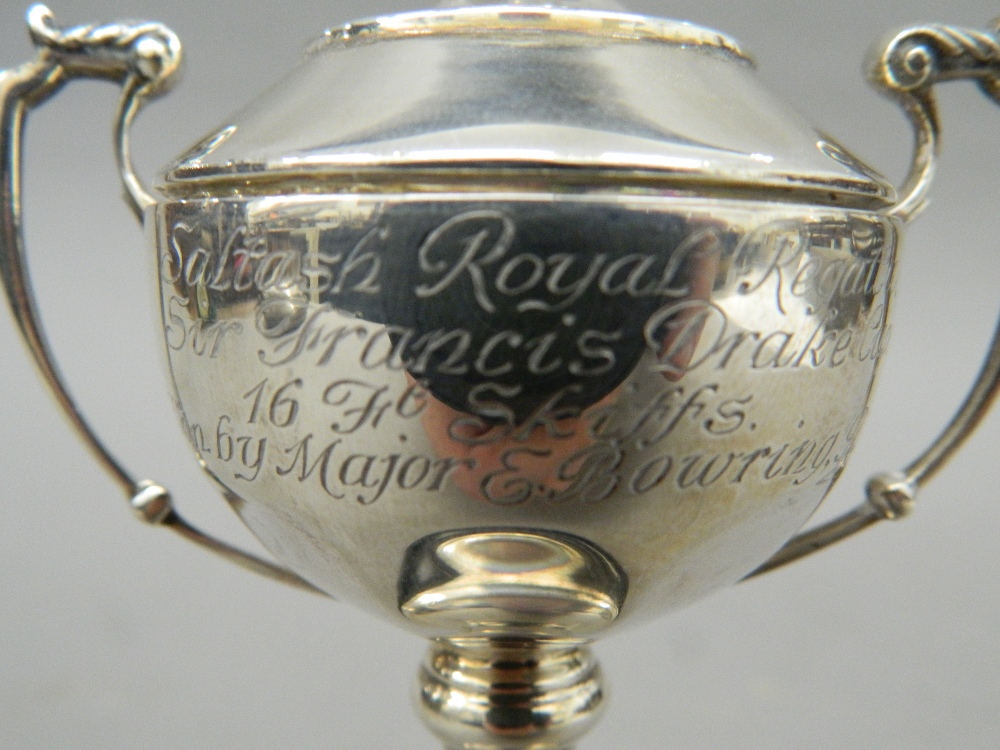 A small silver lidded trophy cup, on stand. 13.5 cm high overall. 57 grammes of weighable silver. - Image 2 of 3