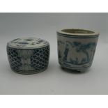 A Chinese blue and white censer and brush pot. The former 10.5 cm high.