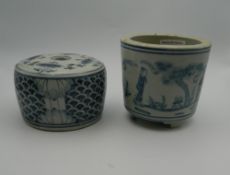 A Chinese blue and white censer and brush pot. The former 10.5 cm high.