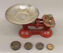 A set of vintage scales and weights. 31 cm wide.