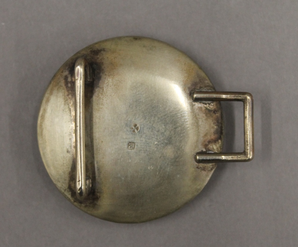 A Satsuma buckle. 7.5 cm wide. - Image 4 of 5