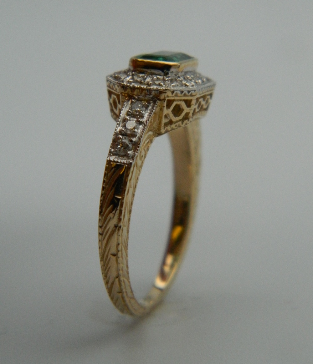 An Art Deco style 9 ct gold, emerald and diamond ring with diamond set shoulders and engraved shank. - Image 5 of 9