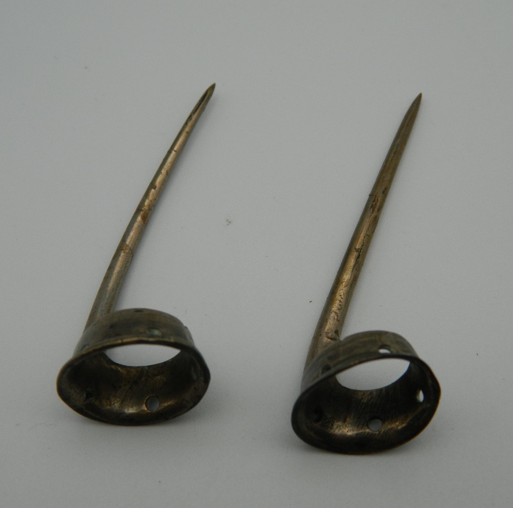 A pair of cock fighting spurs. 5.5 cm long. - Image 3 of 3