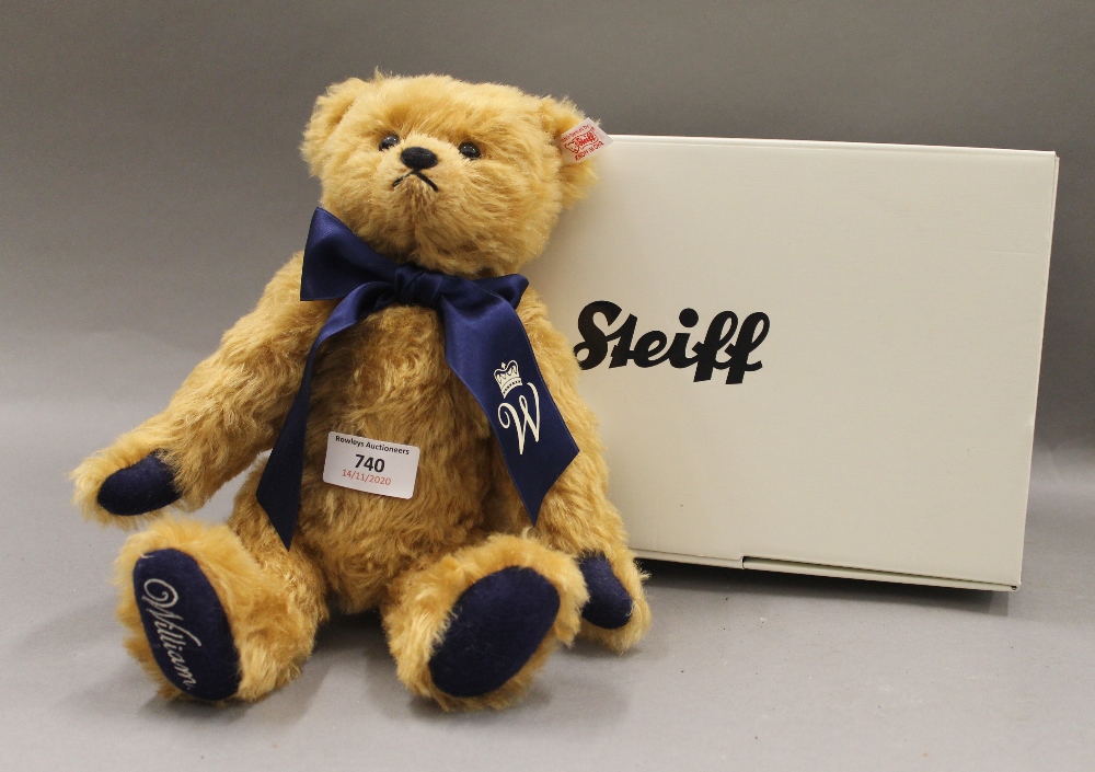 A boxed Steiff collectors bear, William. 29 cm high.