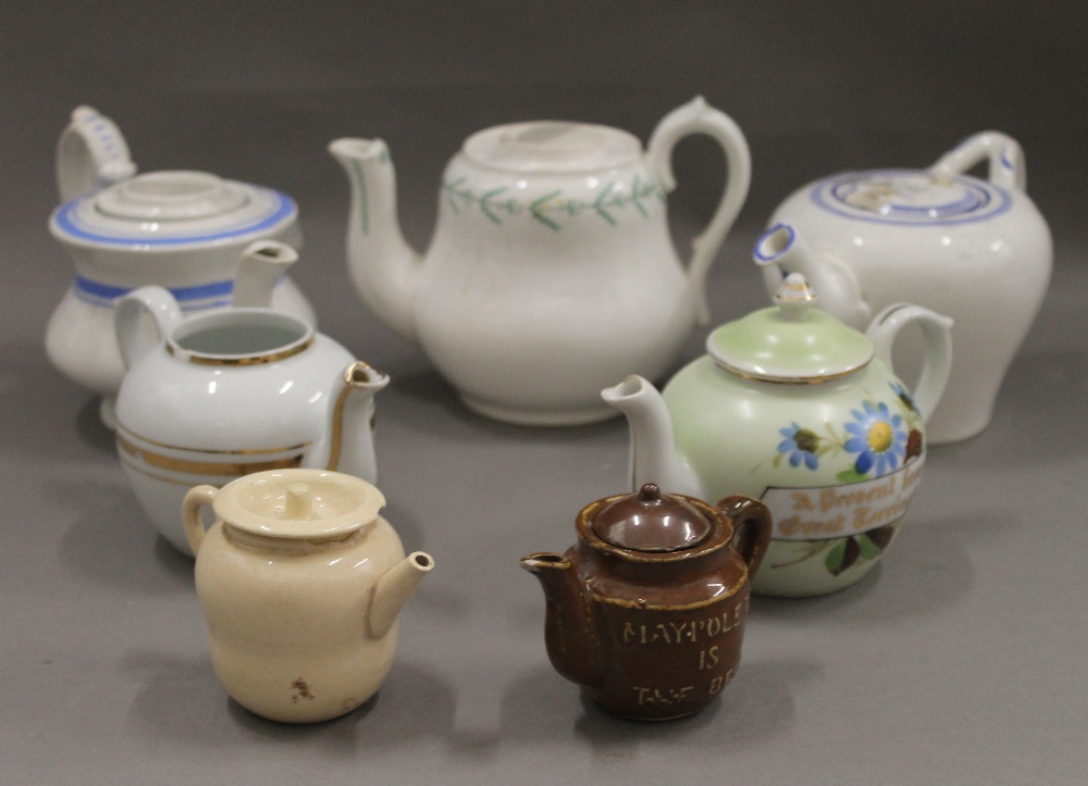 A collection of 19th century porcelain teapots - Image 9 of 12