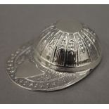 A sterling silver jockey cap caddy spoon. 5 cm long.